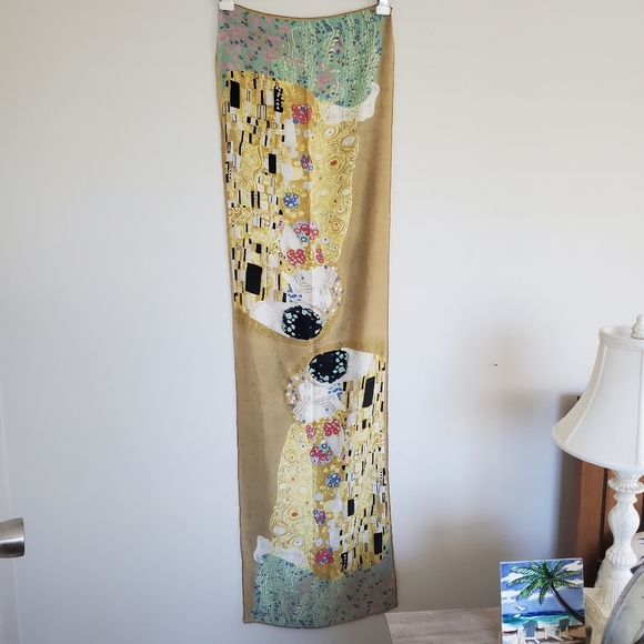 Gustav Klimt Silk Scarf "The Kiss" 100% Silk - Picture 4 of 7